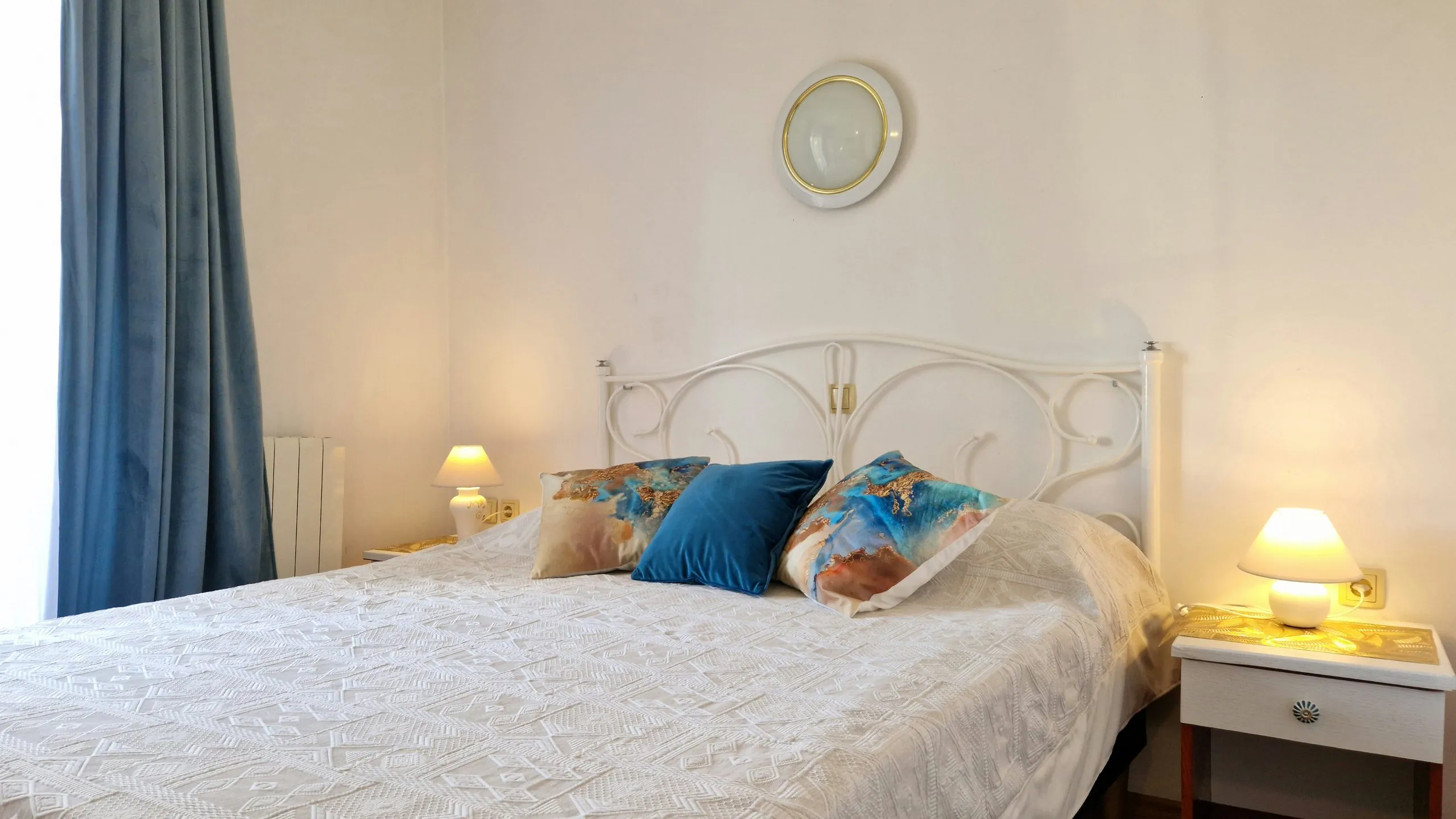Double room with a white wrought-iron bed and balcony